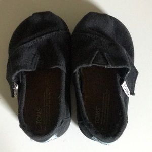 Toms Shoes - Tom’s black “Tiny Toms”T4 child’s Classic shoe Toms Shoes - Tom’s black “Tiny Toms”T4 child’s Classic shoe